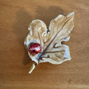 Vintage MCM Cottagecore Ladybug On Leaf Ceramic Pin‎ Brooch Autumn Cute